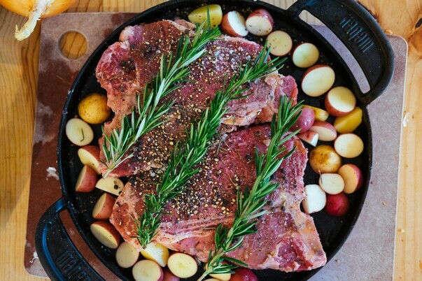 raw_lamb_steak_rosemary raw_lamb_steak_rosemary