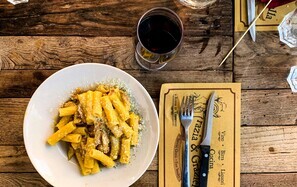 FromVineyardsDirect Wine & Food Pairing Guide